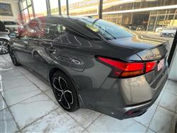 نيسان ألتيما